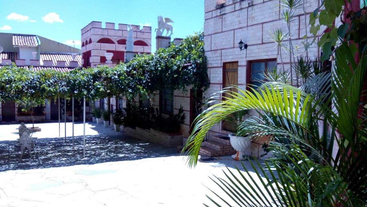 Pousada Al Castello Di Giulietta E Romeo Pirenopolis Ngoại thất bức ảnh