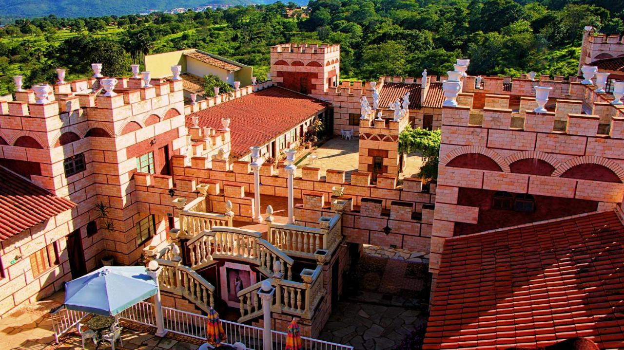 Pousada Al Castello Di Giulietta E Romeo Pirenopolis Ngoại thất bức ảnh
